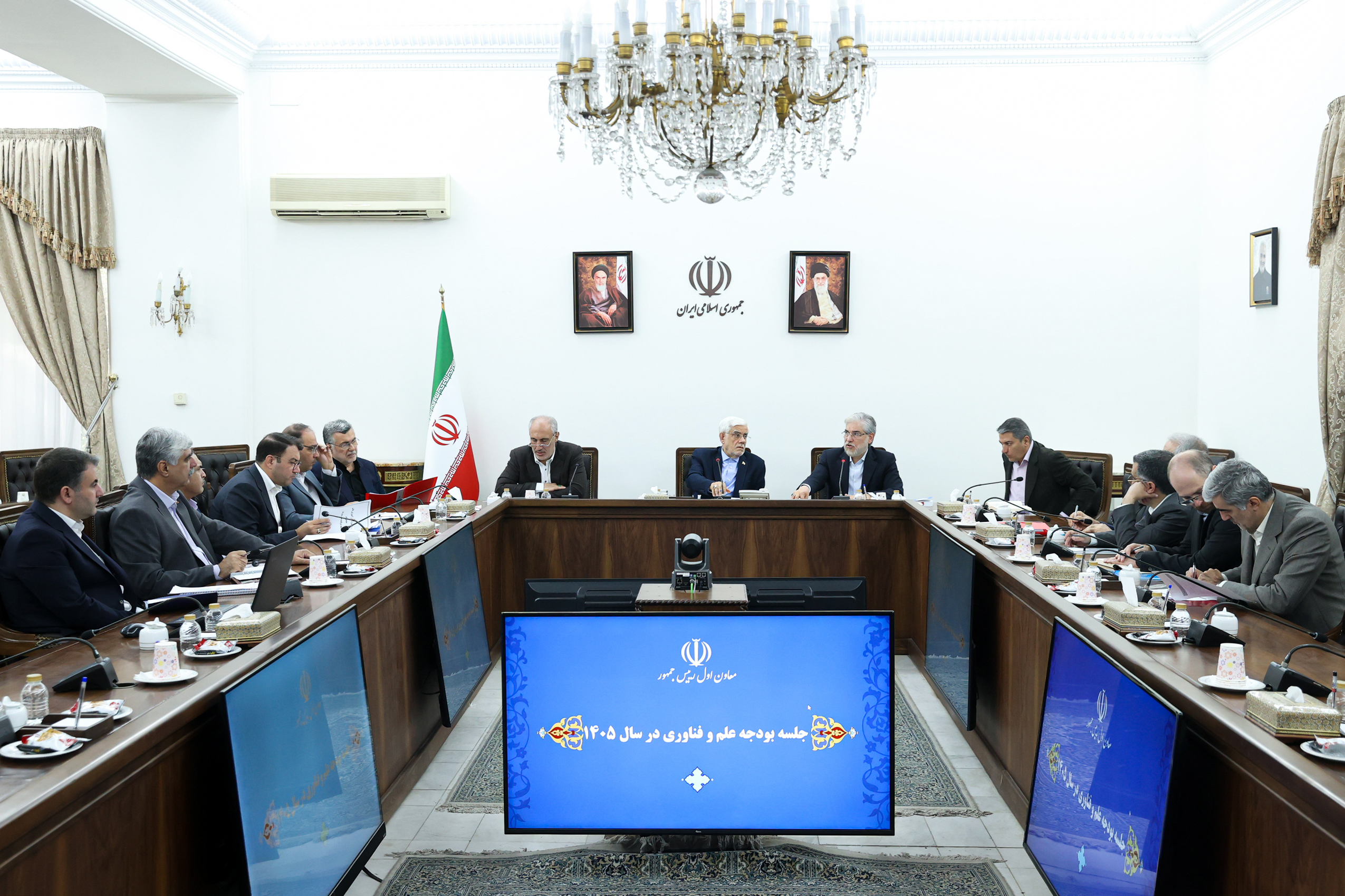 عارف: صندوق‌های حمایتی به پشتیبانی از فعالیت‌های حوزه علمی و فناوری ملزم شده‌اند