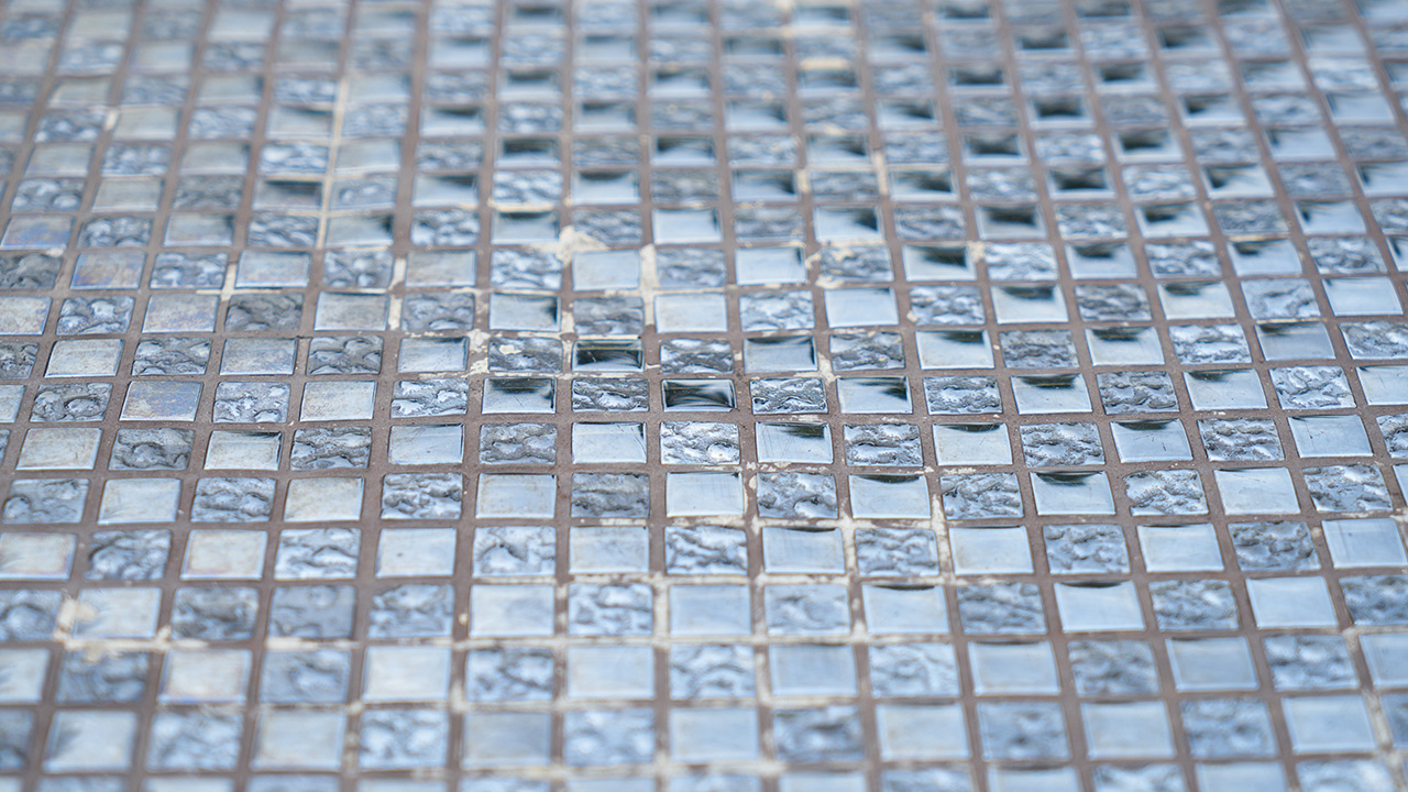 کاشی شیشه‌ای؛ جایگزین سرامیک با فناوری نانو برای طراحی داخلی مدرن و بادوام